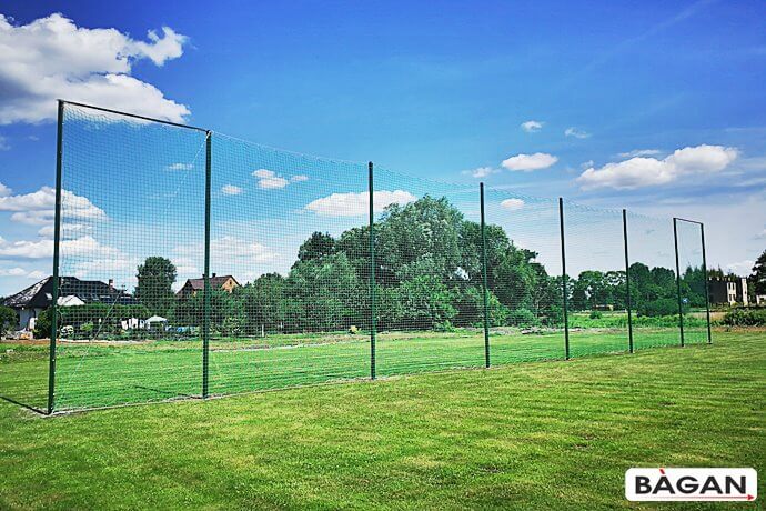 Firma BAGAN producent piłkochwytów ( piłkochwyt - piłkołap ) oraz pełnego ogrodzenia boiska ( ogrodzenie boisk – ogrodzenie sportowe )